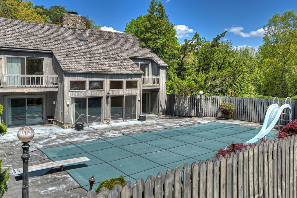 196 Westwoods Drive