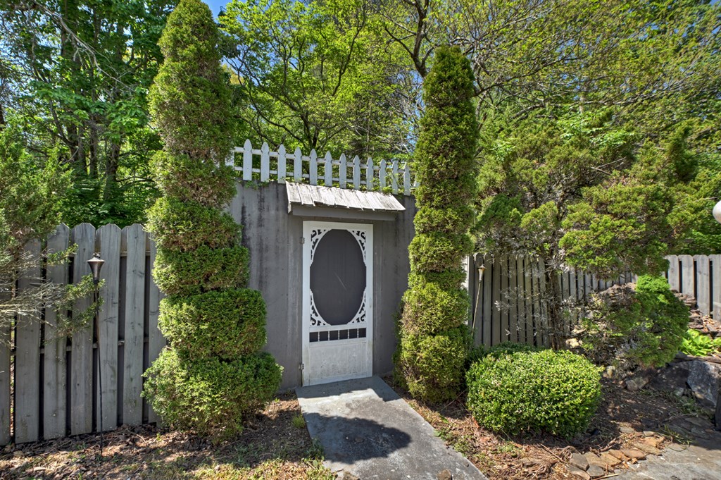 196 Westwoods Drive