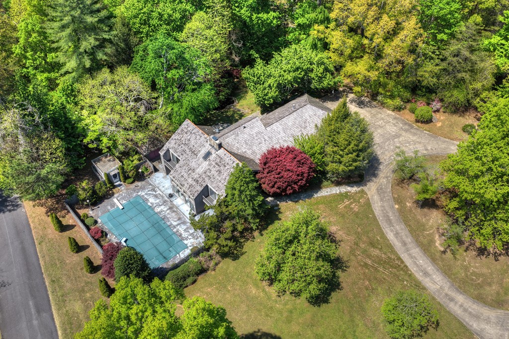 196 Westwoods Drive