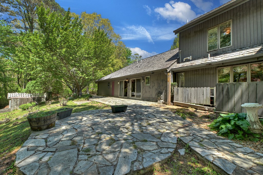 196 Westwoods Drive