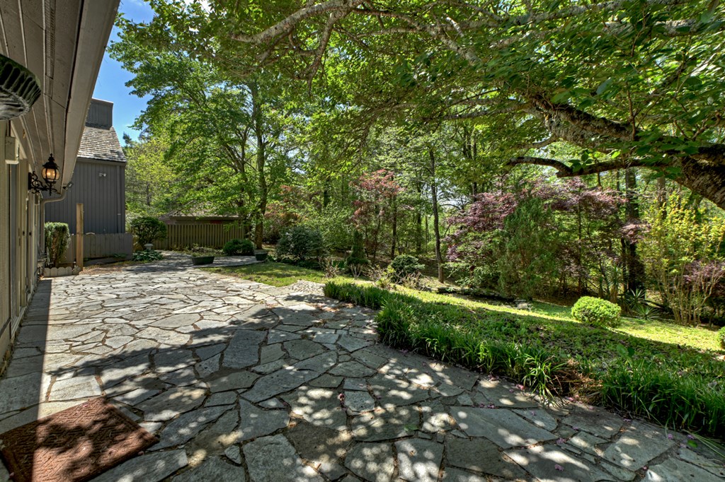 196 Westwoods Drive