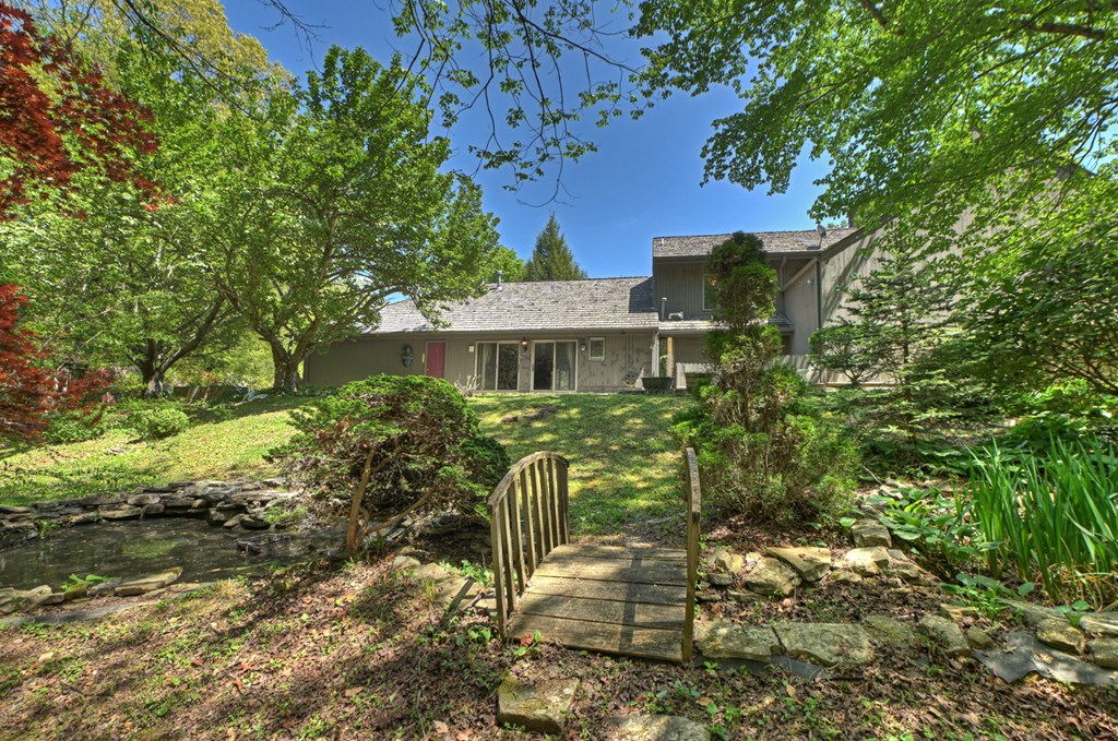 196 Westwoods Drive