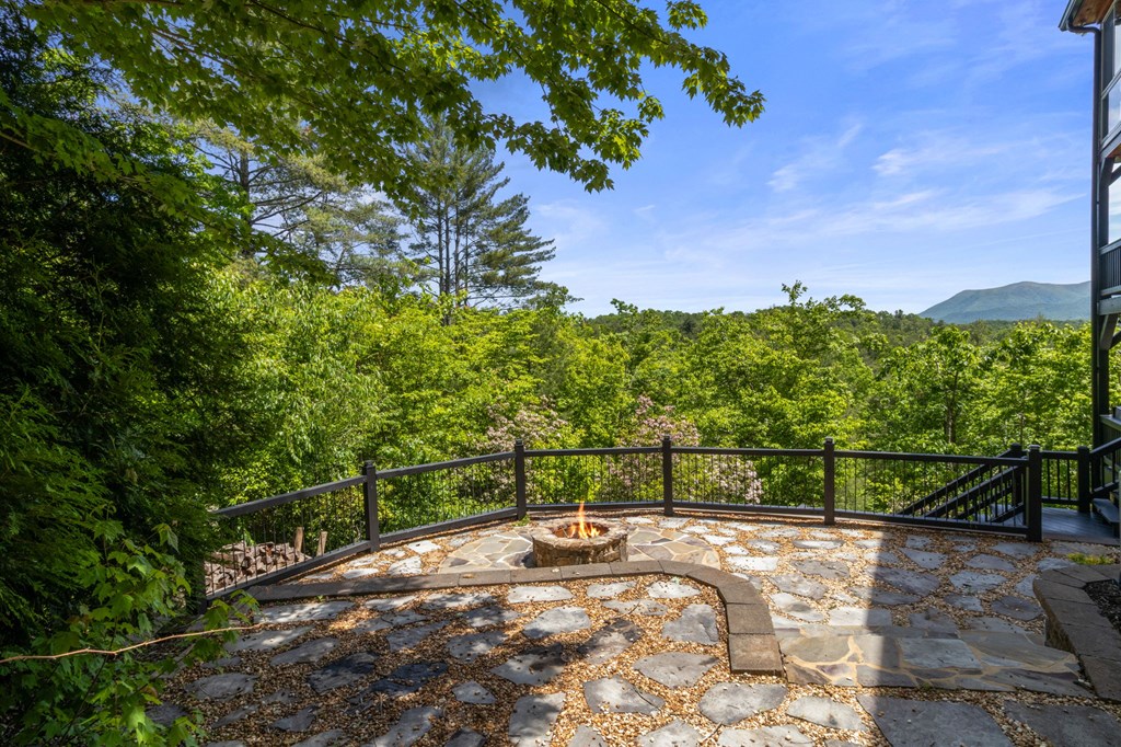 495 Trails End Ridge