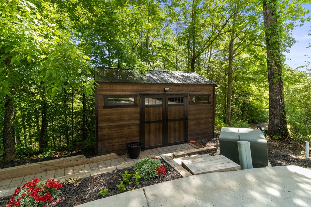 495 Trails End Ridge