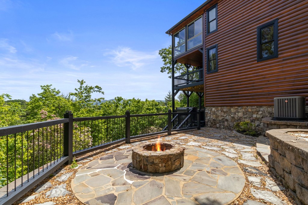 495 Trails End Ridge