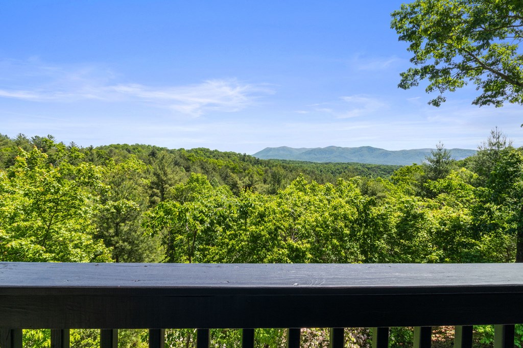 495 Trails End Ridge