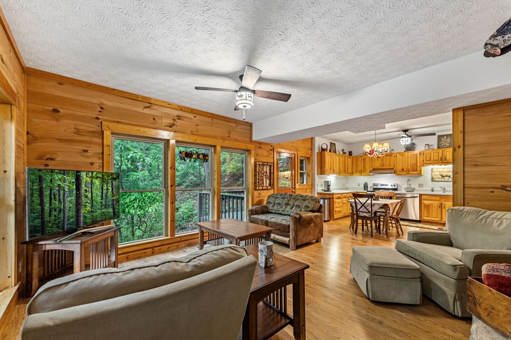 4396 W Hwy 382