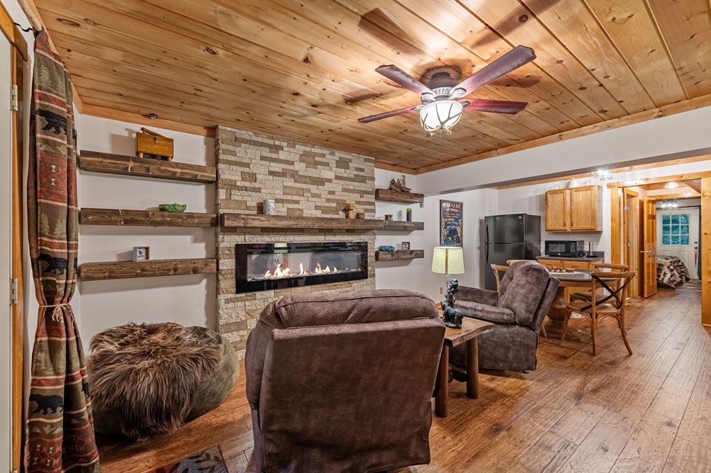 4396 W Hwy 382