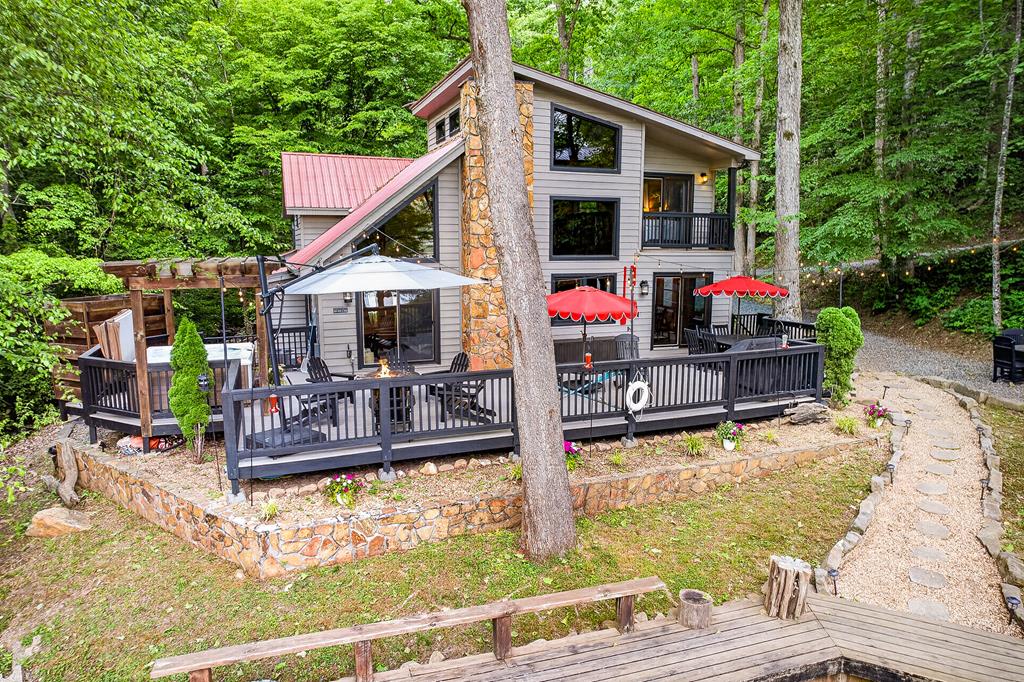 28 Rowland Pointe
