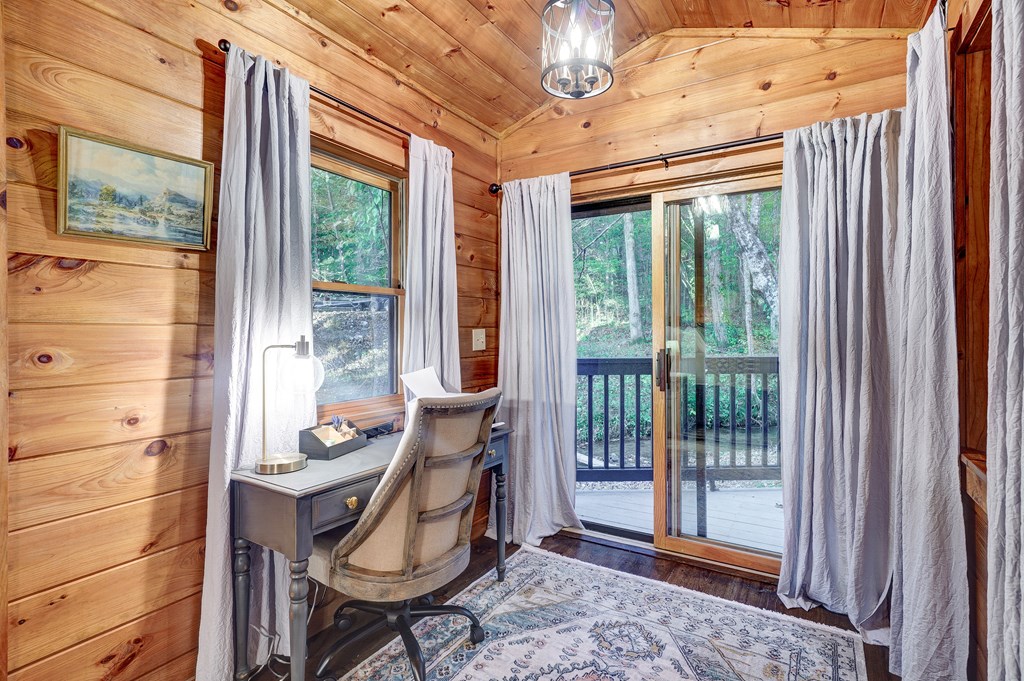 28 Rowland Pointe