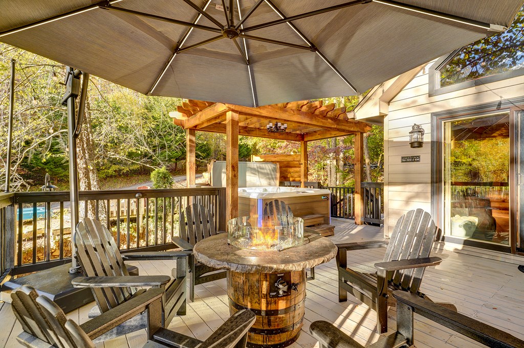 28 Rowland Pointe
