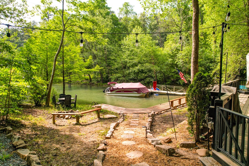 28 Rowland Pointe
