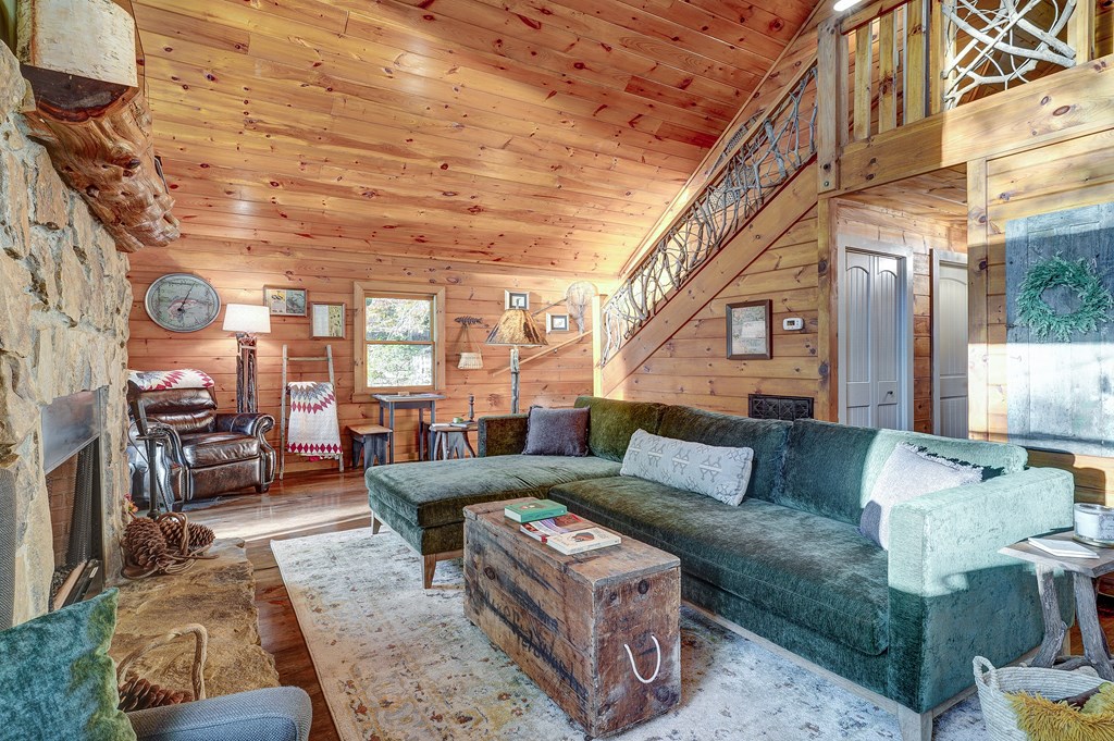 28 Rowland Pointe