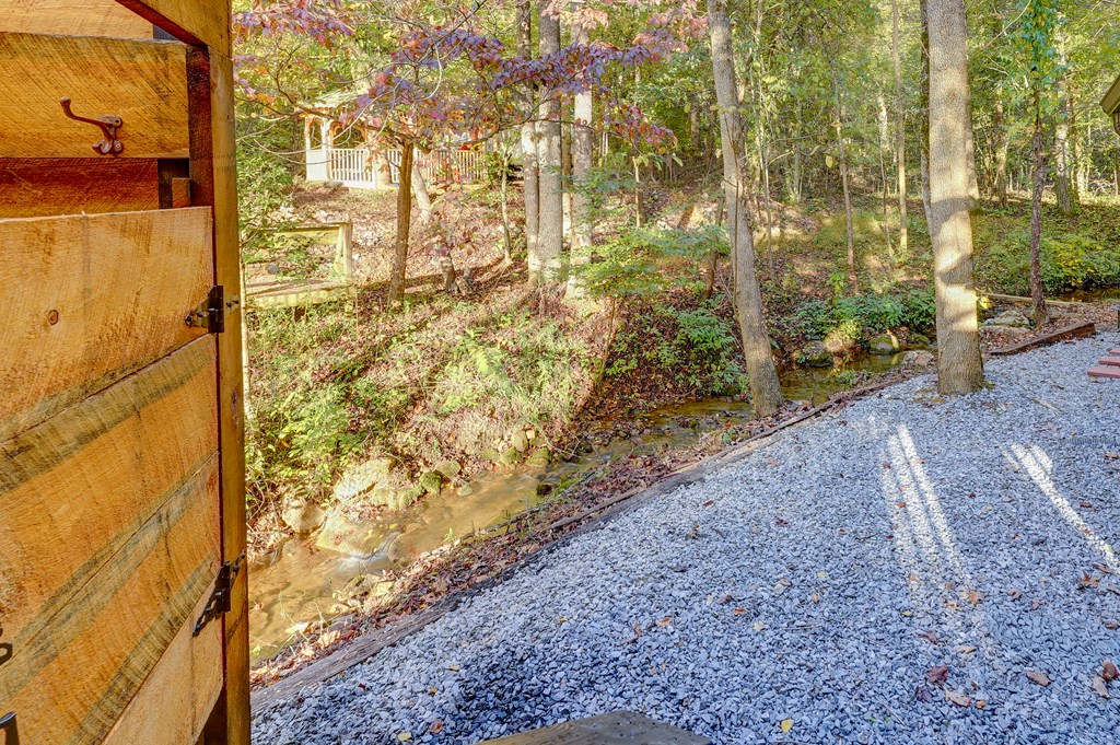 28 Rowland Pointe