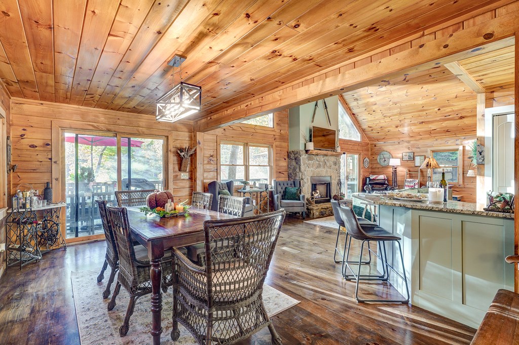 28 Rowland Pointe