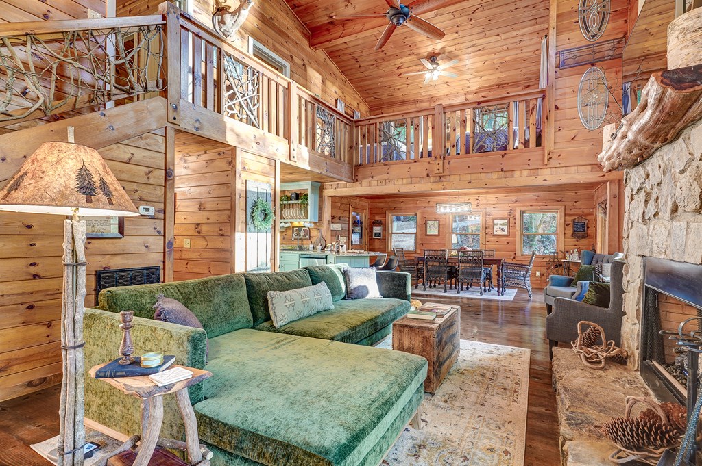 28 Rowland Pointe
