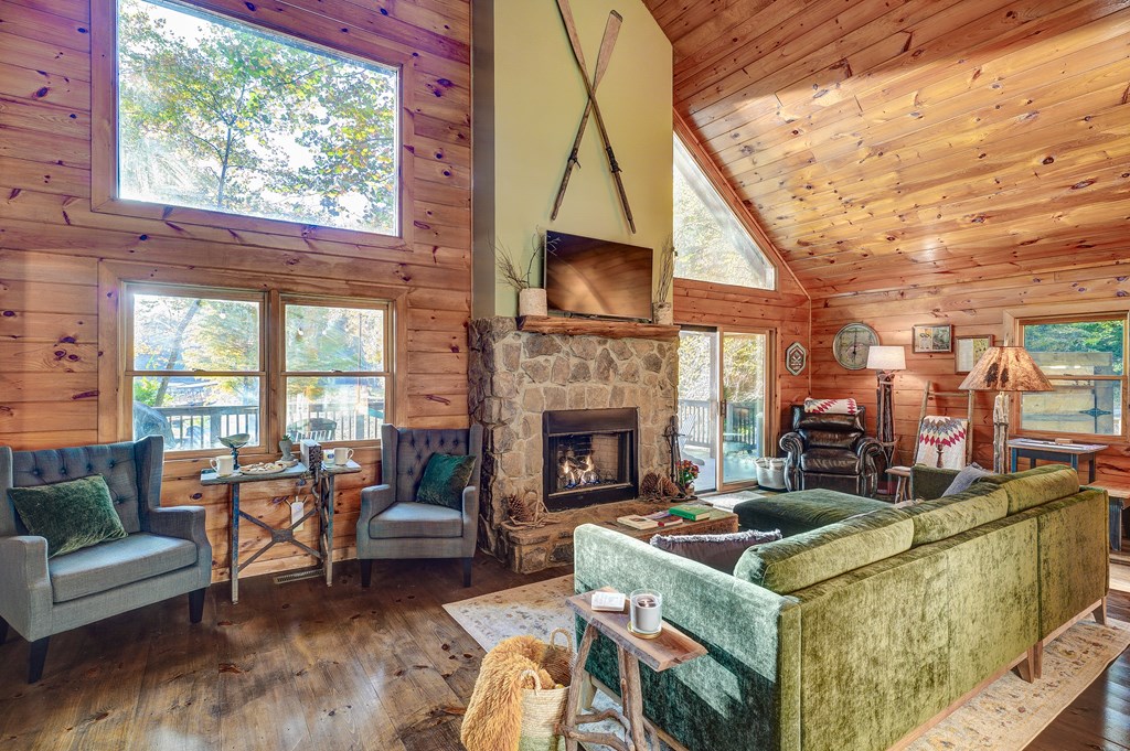 28 Rowland Pointe