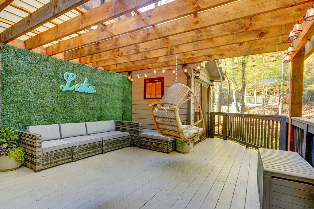 28 Rowland Pointe