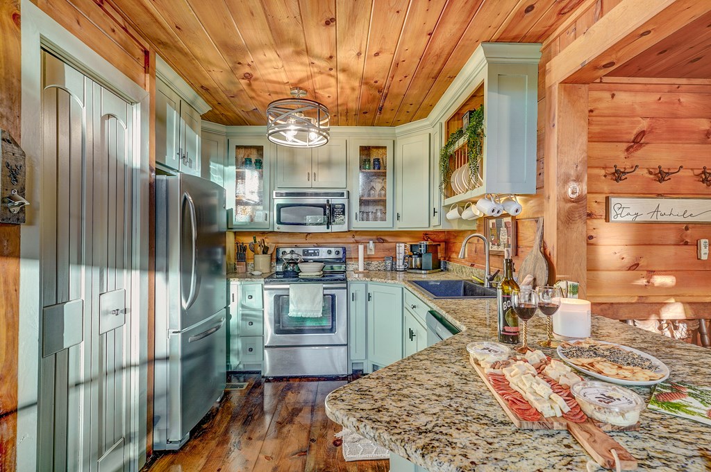 28 Rowland Pointe