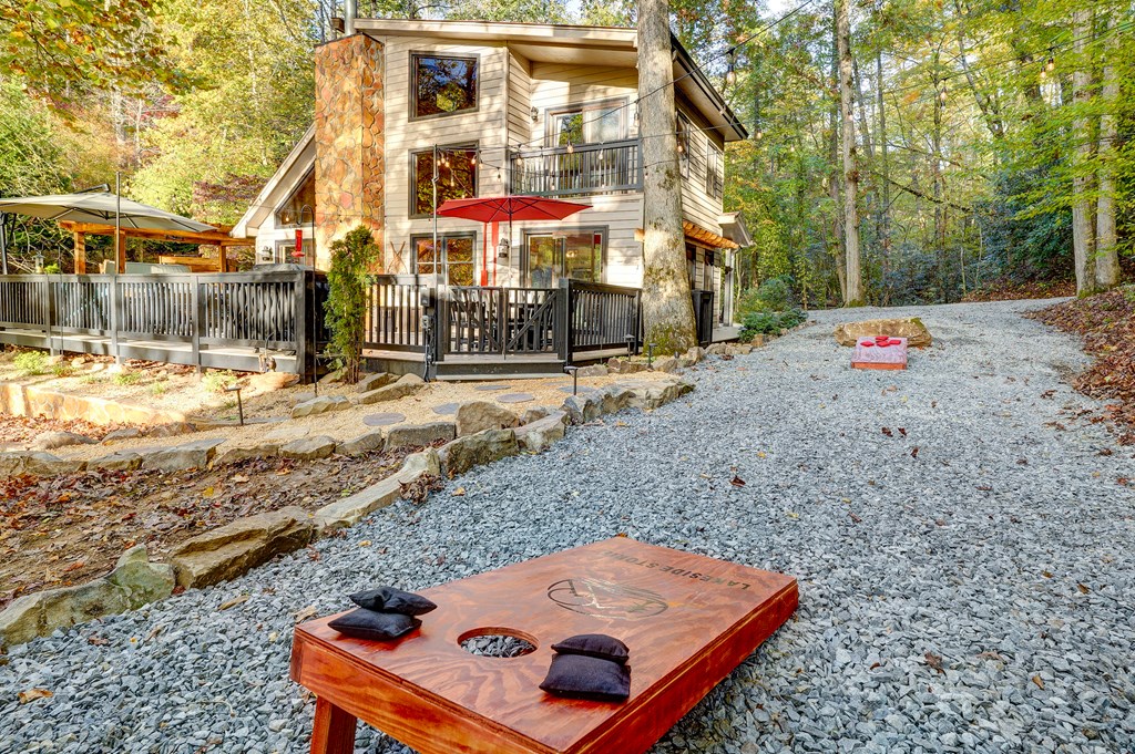 28 Rowland Pointe