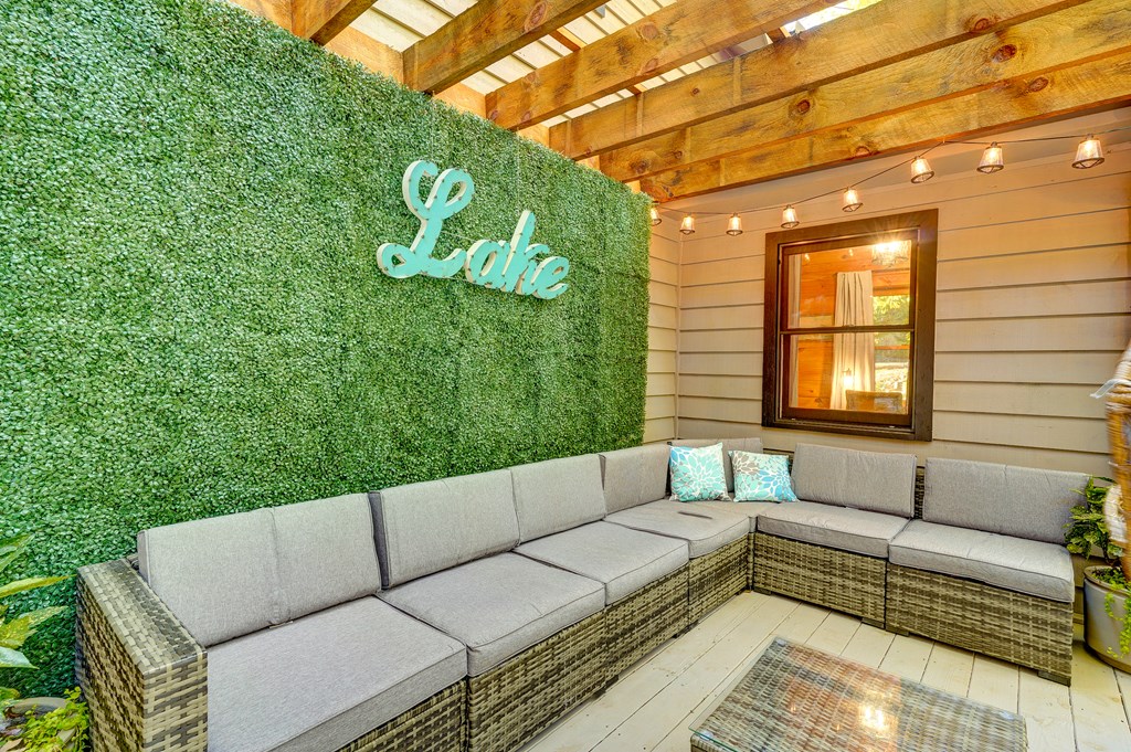 28 Rowland Pointe