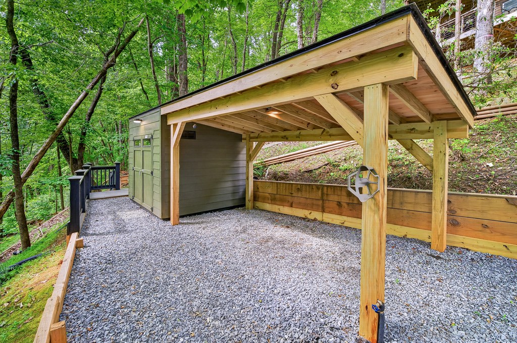 747 Mountain Oak Road
