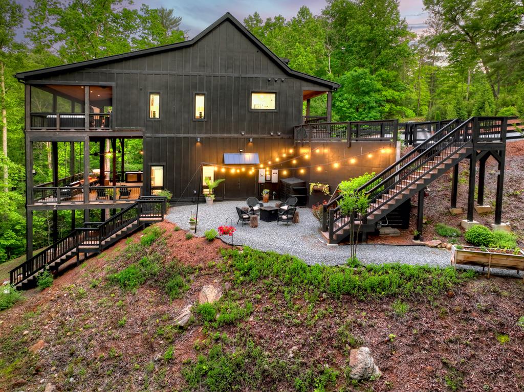 819 Hap Holt Road