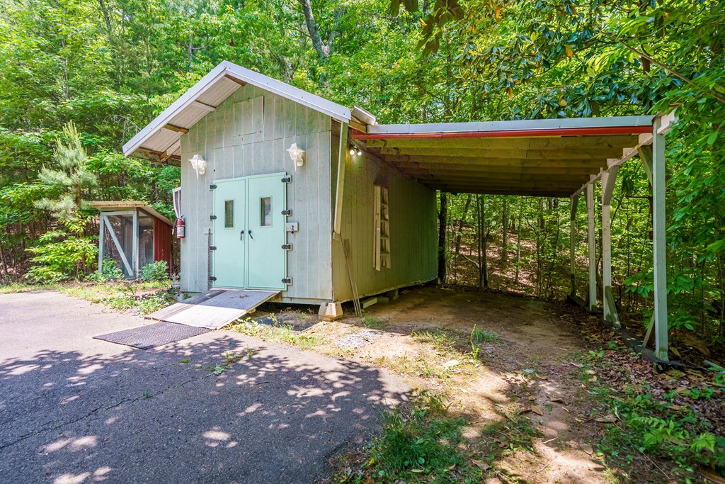 9121 Roy Road