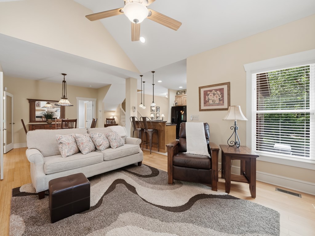 1110 Chatsworth Hwy