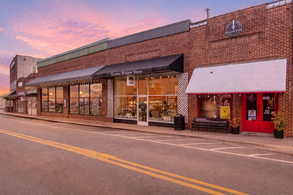 28 N Main Street