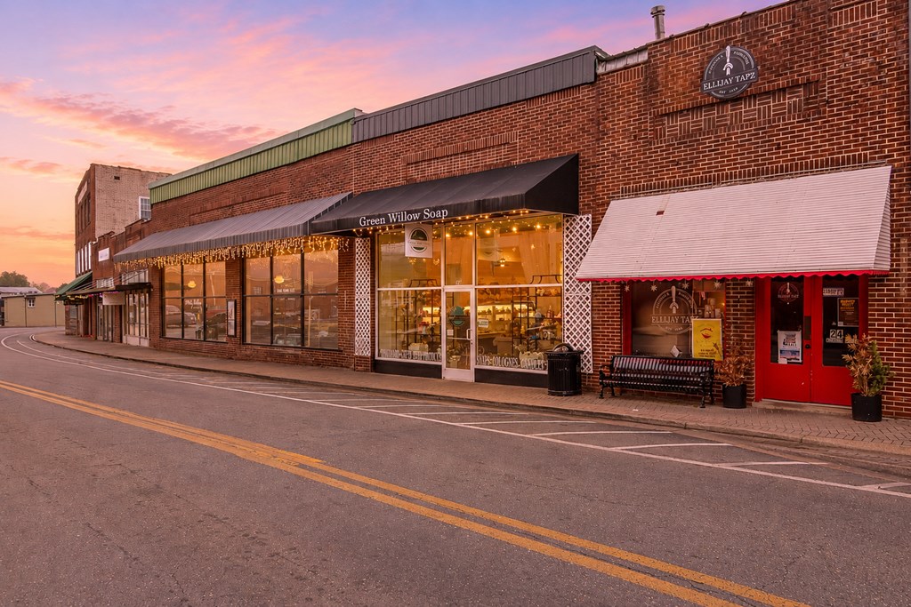 28 N Main Street