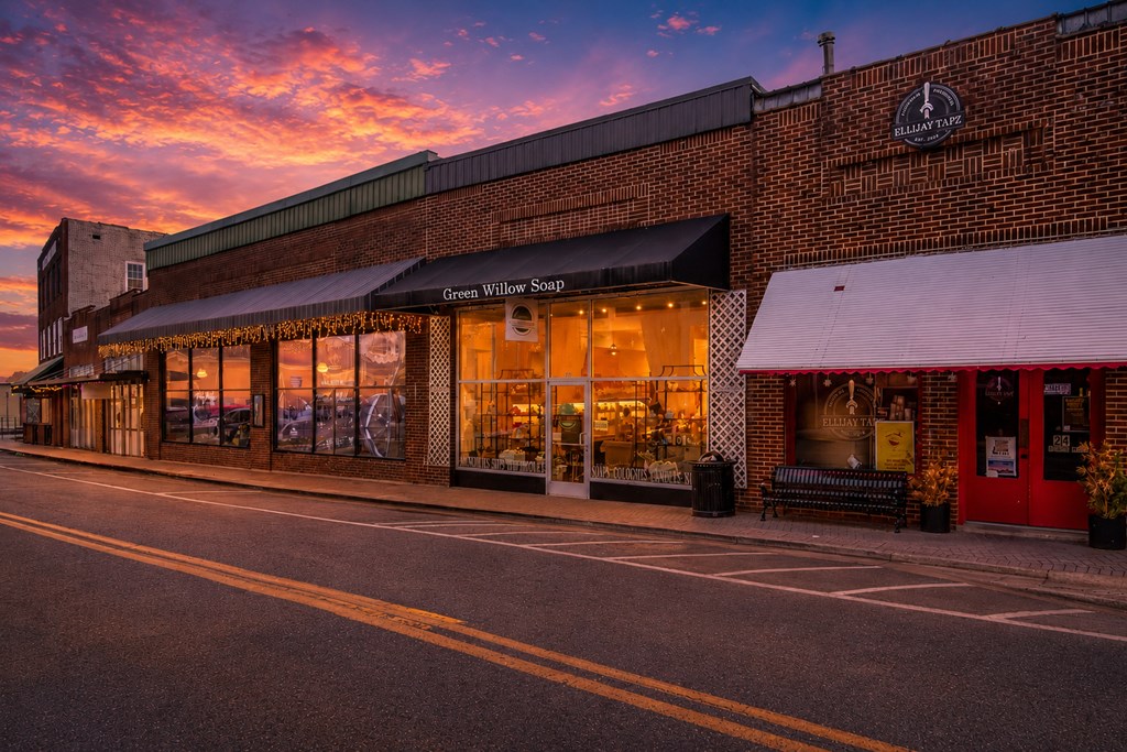 28 N Main Street