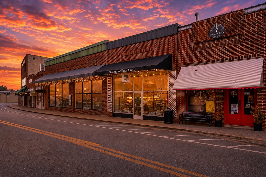28 N Main Street