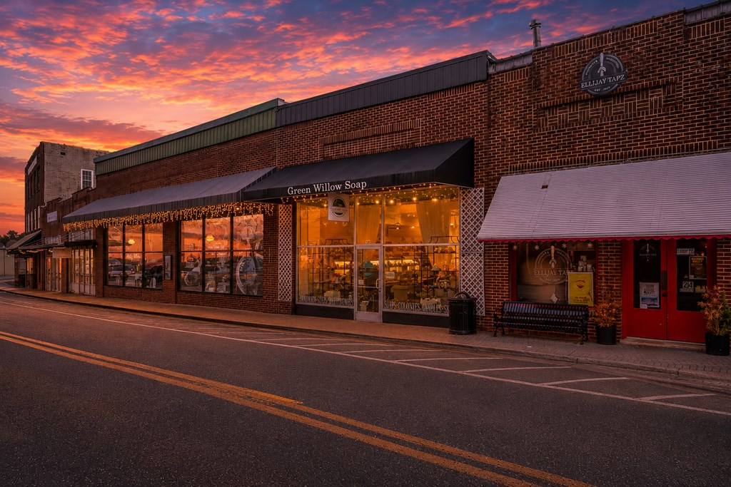 28 N Main Street