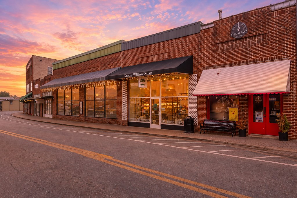 28 N Main Street