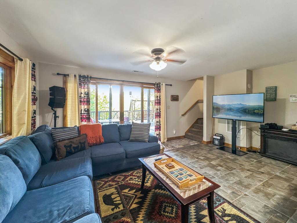 462 Lyric Lane
