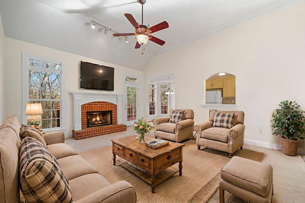 82 Thornwood Court