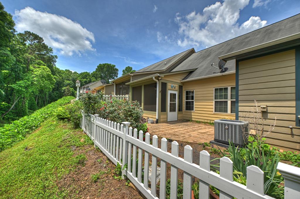 222 Ridgehaven Trail