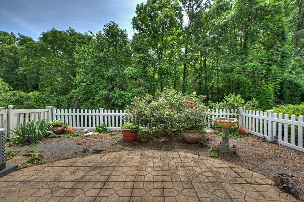 222 Ridgehaven Trail