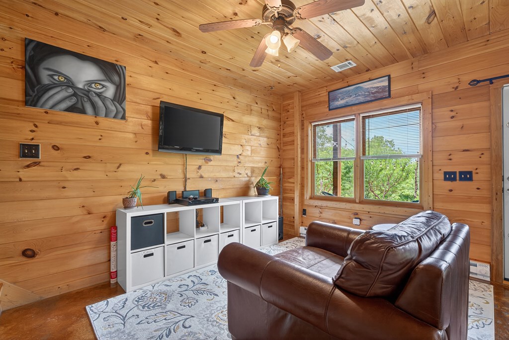 40 Foxfire Lane