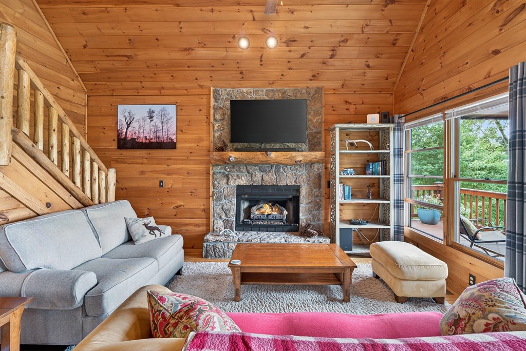 40 Foxfire Lane
