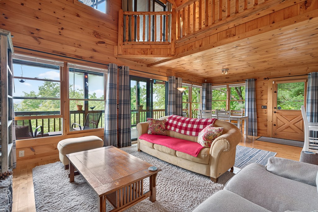 40 Foxfire Lane