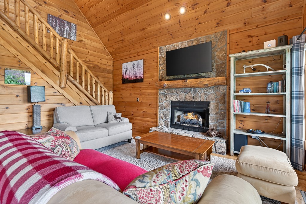 40 Foxfire Lane