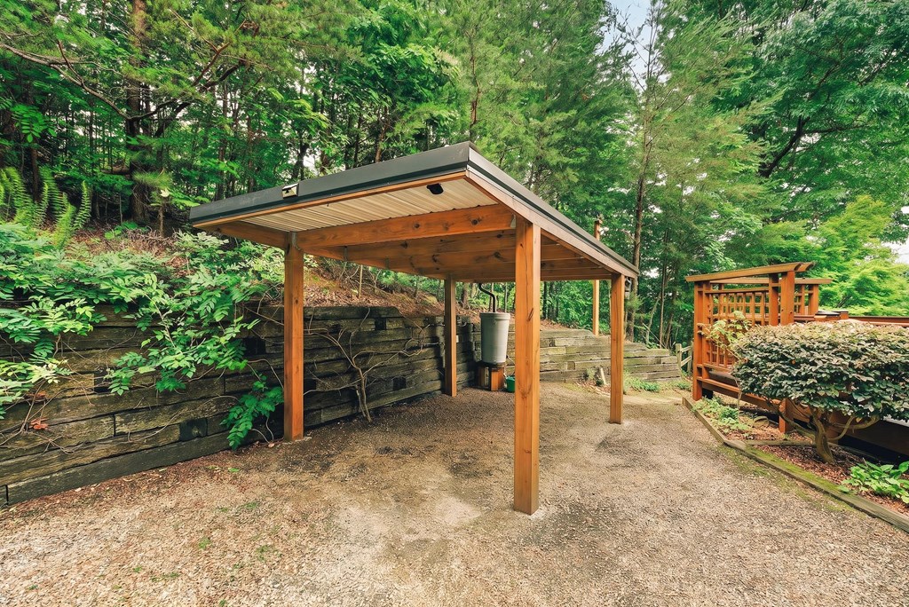 40 Foxfire Lane