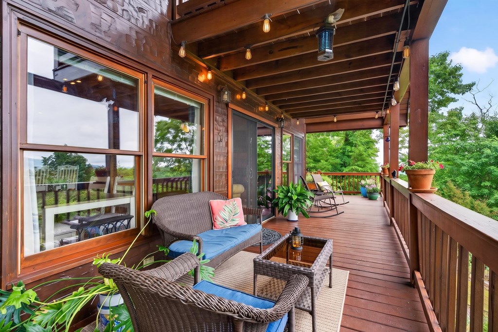 40 Foxfire Lane
