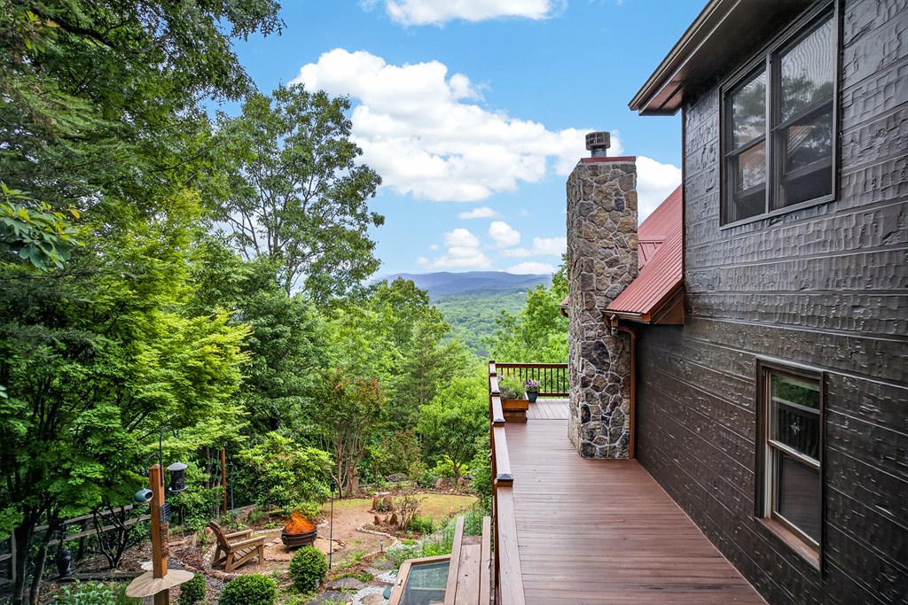 40 Foxfire Lane