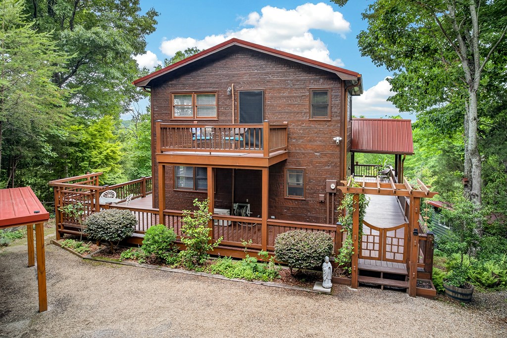 40 Foxfire Lane