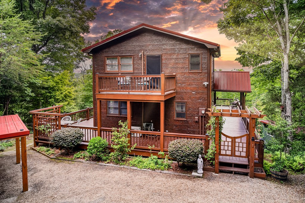40 Foxfire Lane