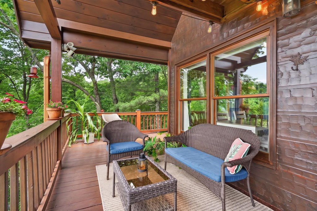 40 Foxfire Lane