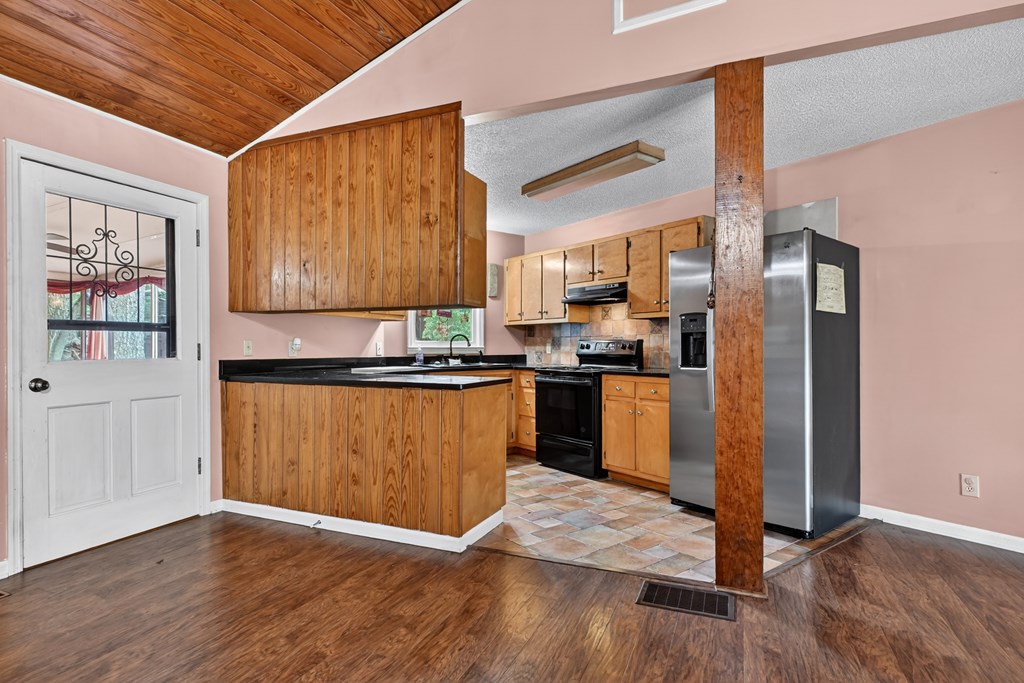 1076 Riverview Drive